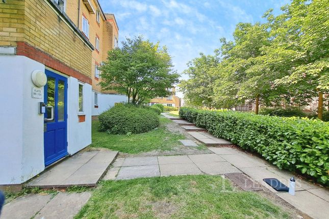 148, Dadswood, Harlow photo 2