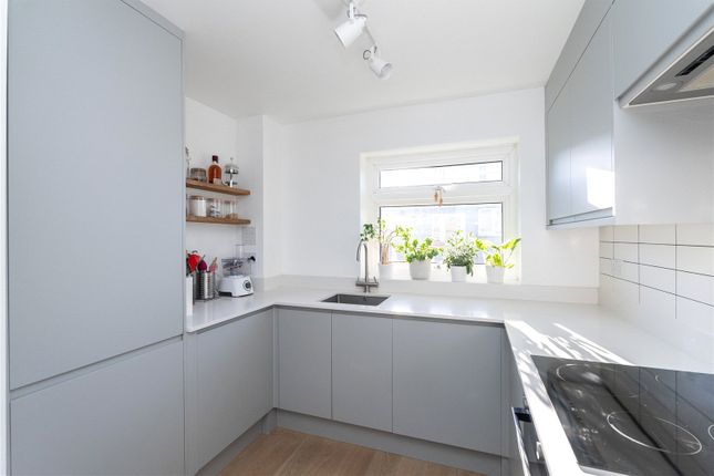 Flat for sale in Montague Road, Wimbledon, London