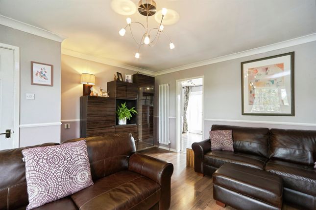 33, Highoak Garth, Keighley photo 4