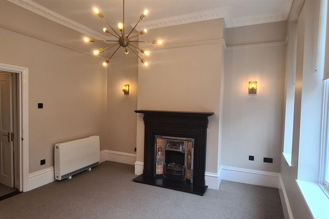 Flat 1, 139a, High Street, Rochester photo 4