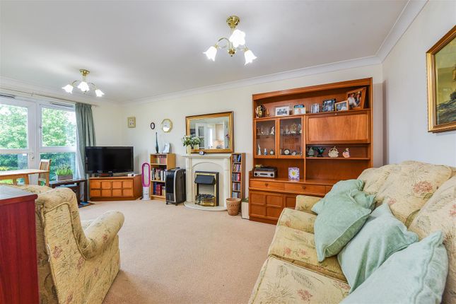 37 Westfield Court, Old Winton Road, Andover photo 2