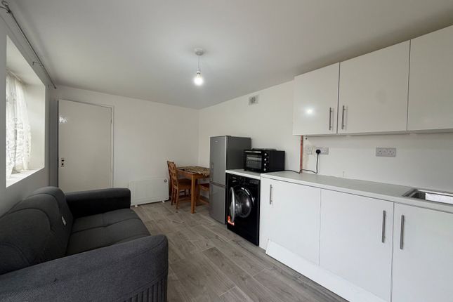 The Annexe, 311, Kingston Road, Surrey photo 5