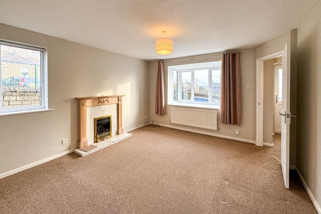 16, Stoneleigh Court, Huddersfield photo 4