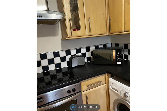 Flat to rent in Princess Lodge, Luton