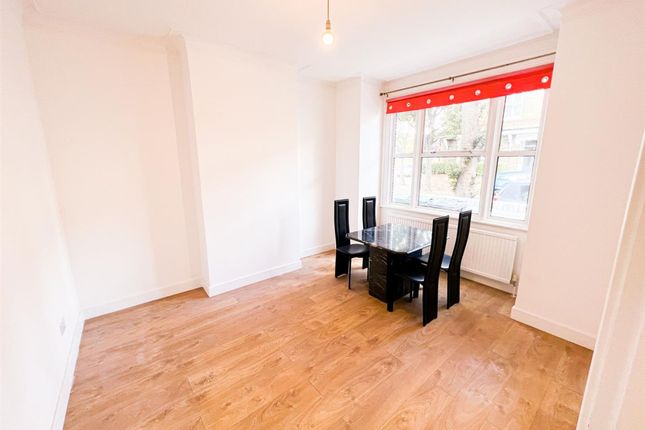 26 Park Grove Road, London photo 2