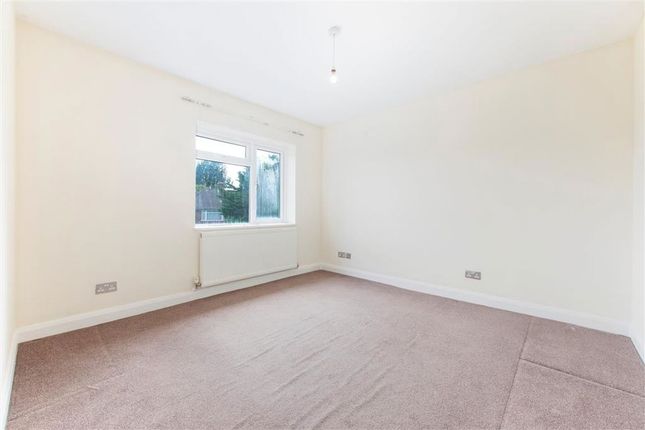 141, Cumbrian Gardens, London photo 4