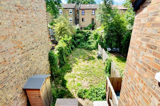 Top Floor Flat A 18, Sylvan Avenue, London photo 2
