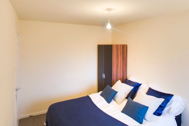 10, Aquarius Lane, Salford photo 2