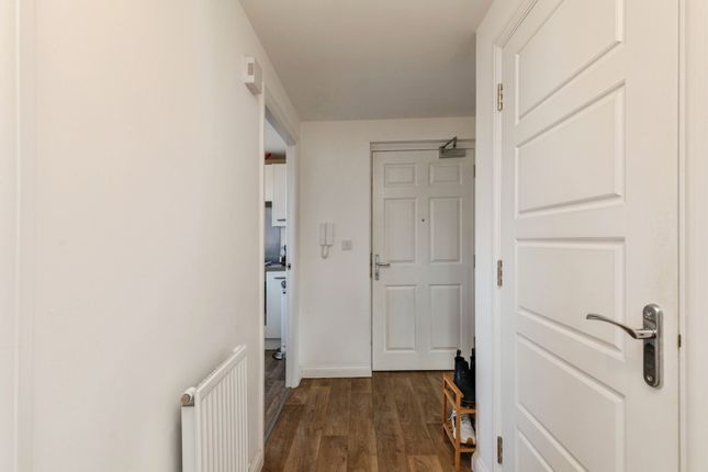 Flat 5, 10, Hengrove Way, Somerset photo 4