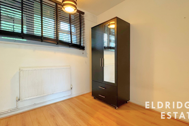 56 Lamport Close, London photo 5