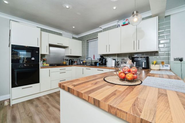 52, Field House Road, Humberston photo 4