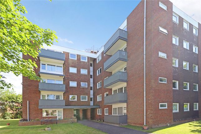 2 bed flat to rent in Silverdale Road, Burgess Hill, West Sussex RH15