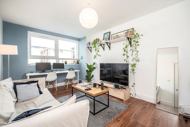 Flat 2, 284, Richmond Road, London photo 5