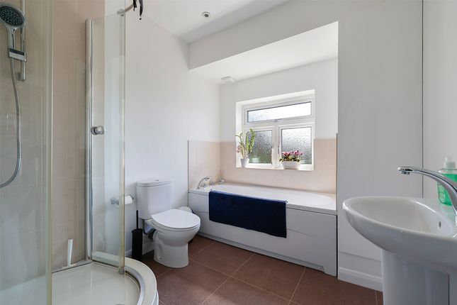 19, Slipshatch Road, Surrey photo 4