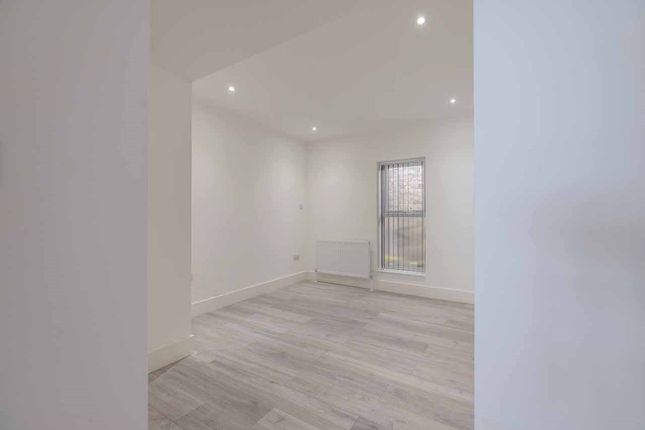 Flat for sale in High Street, Iver