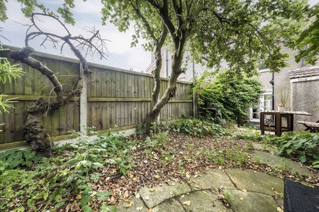 51, Brookbank Road, London photo 4
