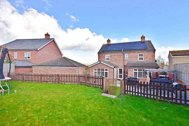 94, Osborne Way, Horncastle photo 3