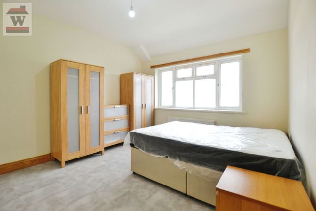 61, Taunton Avenue, Hounslow photo 4