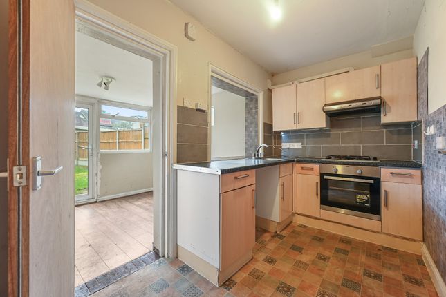 Clitterhouse Crescent, London photo 3