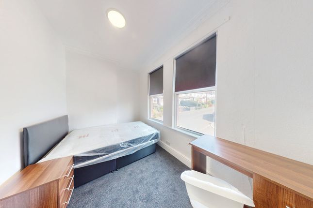 Manor Drive, Leeds photo 5