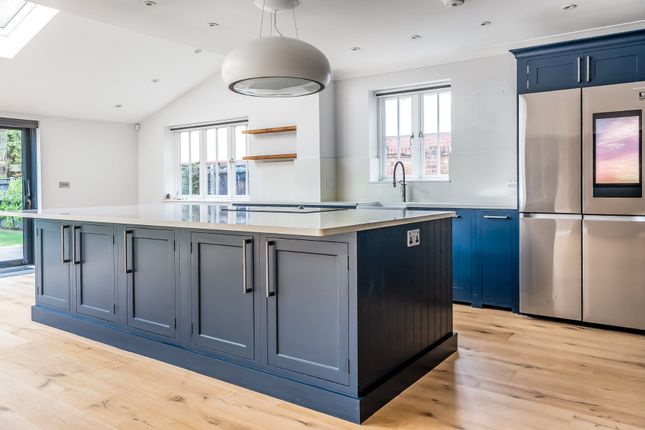 35, Westcar Lane, Walton On Thames photo 4