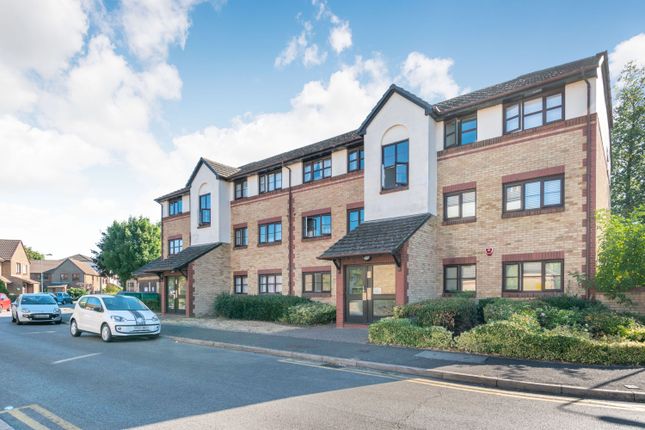 Flat for sale in Foxglove Way, Wallington