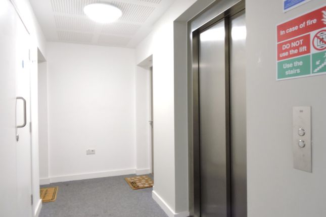 24, Peregrine Point, Alma Road, (North London) photo 3