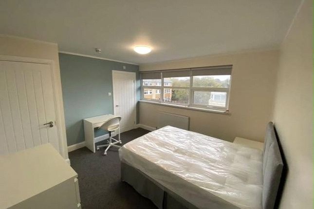 Room 4, 11, Fairview Avenue, Surrey photo 2