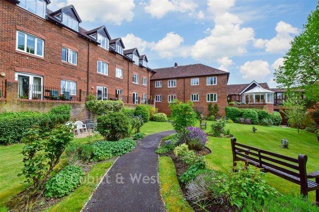 Holly Court, Belmont Road, Leatherhead photo 3