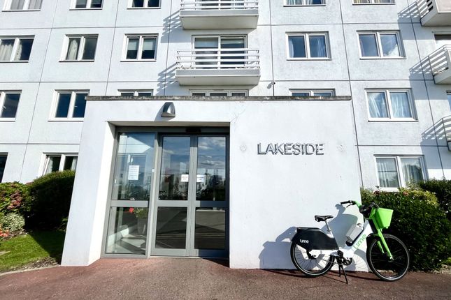 Flat 74, Lakeside, Kingston Upon Thames photo 2