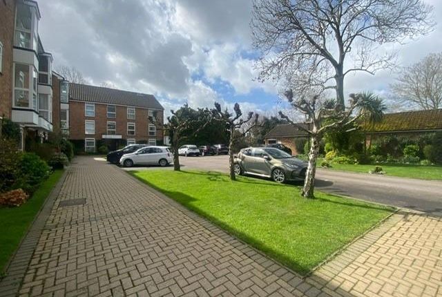 Flat for sale in Page Street, Mill Hill, London