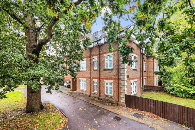 Flat for sale in Augustus Road, London