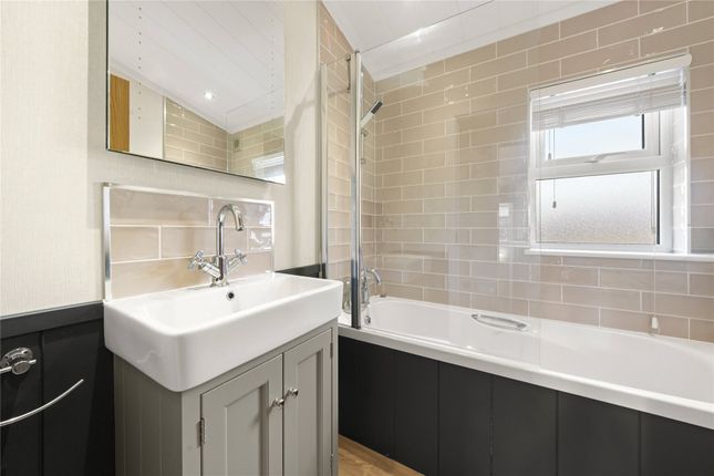 34 Thames Retreat, 141, Chertsey Lane, Surrey photo 3