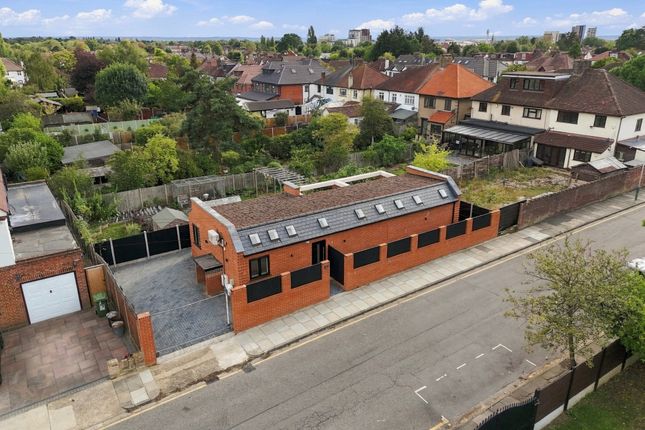 2-bed house on 4, Parkland Avenue, Greater London, £600,000