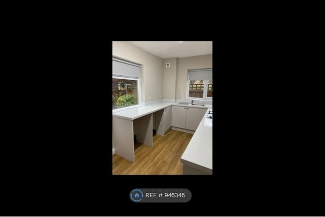 Lyn Eves, Pinewood Road, Iver Heath photo 4