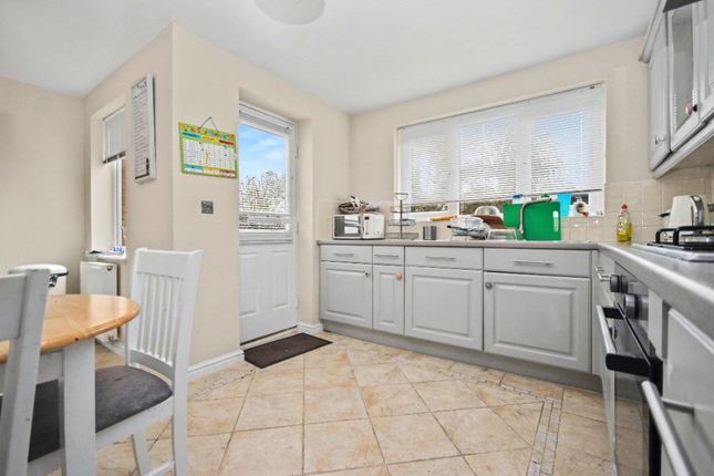 12, Sandpiper Court, Wakefield photo 5