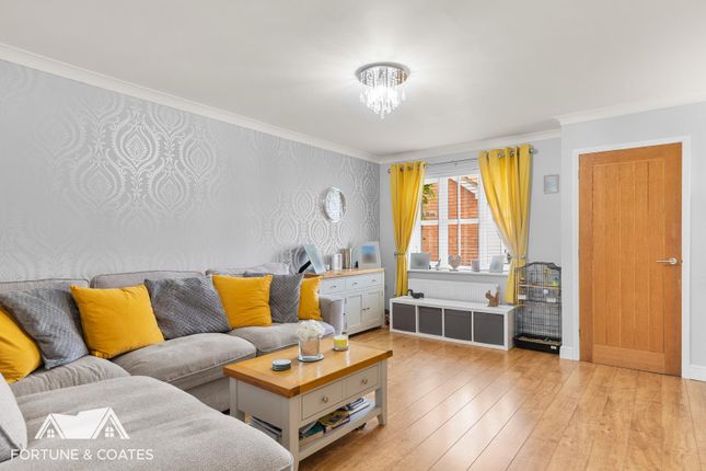 160, Challinor, Harlow photo 4