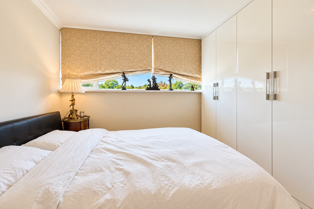 Flat 4, Centre Heights, London photo 4