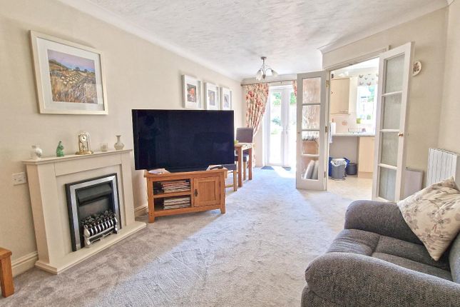 8, Saxon Court, Bicester photo 2