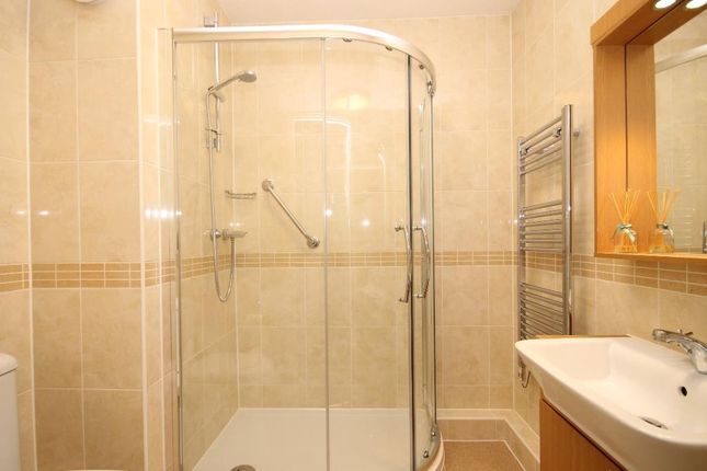 Flat 6 Emmeline Lodge,, 27 Kingston Avenue, Leatherhead photo 4