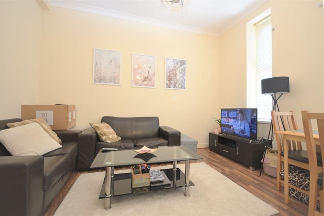 Flat to rent in Churchfield Road, London