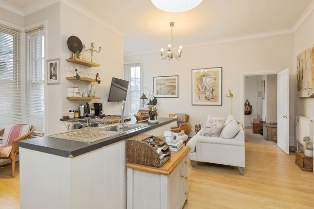 Flat 2, 33, Boyne Park, Kent photo 2