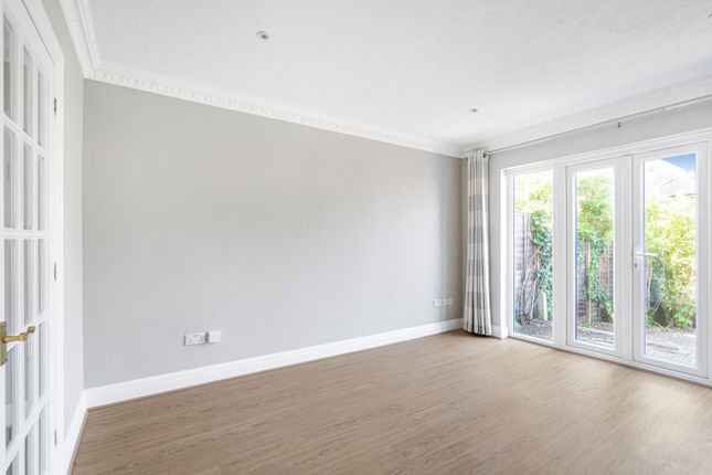 10 Charlotte Mews,, Heather Place, Esher photo 2