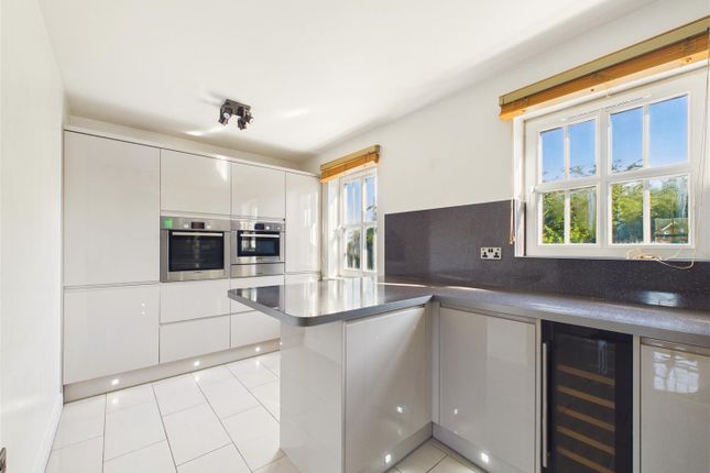 9, Tudor Close, Brough photo 3
