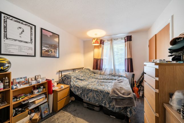 Tedder Close, Uxbridge photo 4