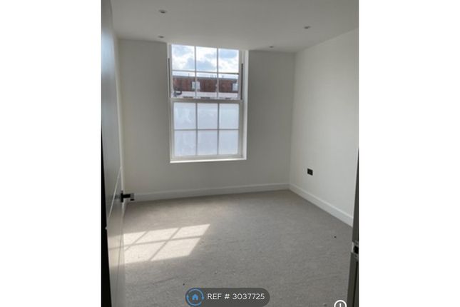 Flat, Theodores Place Stonehills, Welwyn Garden City photo 5