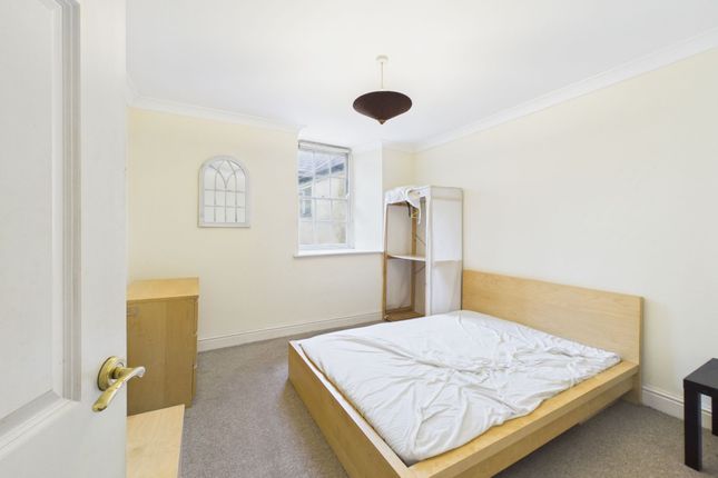 Flat 5, 15A High Street, Haverfordwest photo 2