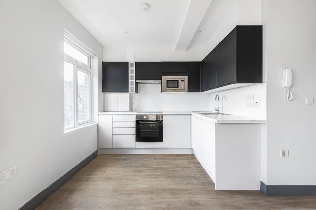2-bed house on Wimbledon Park Road, London, £2,750/mo