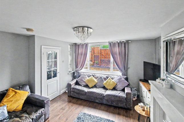 53, Sunnyview Gardens, West Yorkshire photo 3