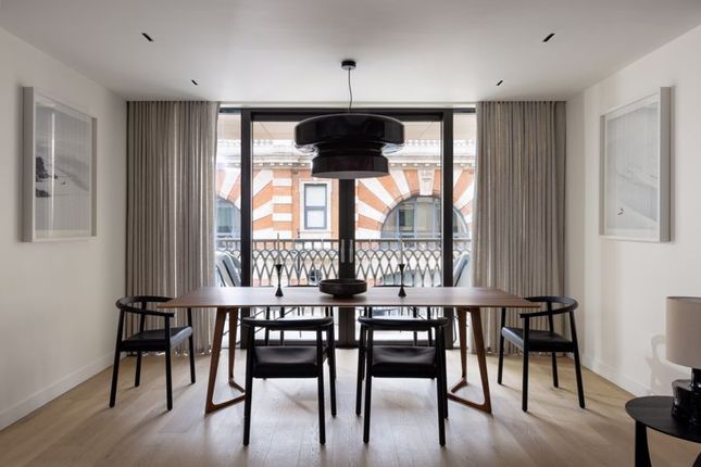 Flat for sale in Marylebone Square, Moxon Street, London